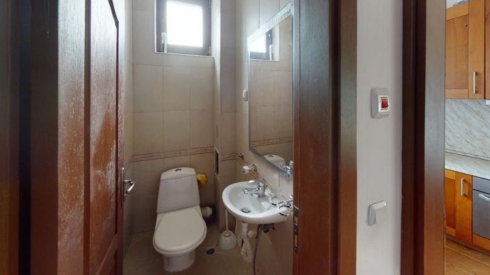 Image No.10-2 Bed Property for sale