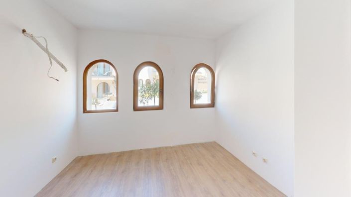 Image No.7-1 Bed Property for sale