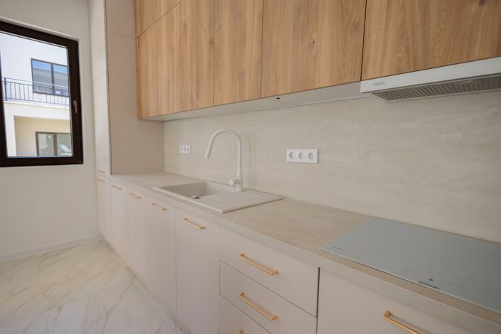 Image No.10-3 Bed Property for sale