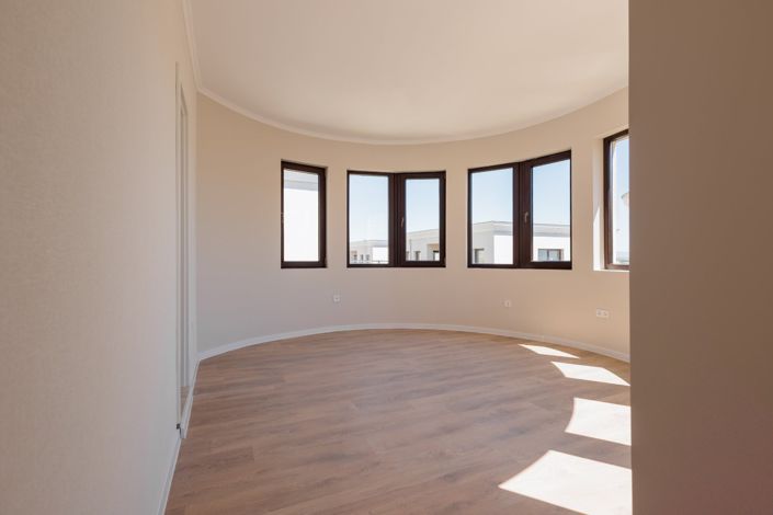 Image No.6-3 Bed Property for sale