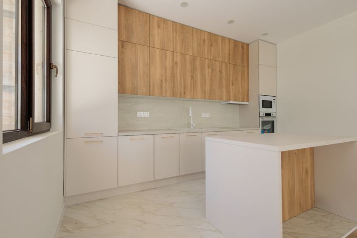 Image No.8-3 Bed Property for sale