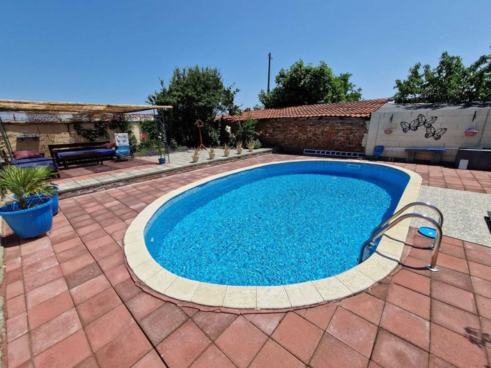 Image No.4-6 Bed Property for sale