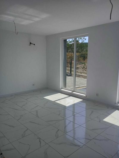 Image No.4-4 Bed Property for sale