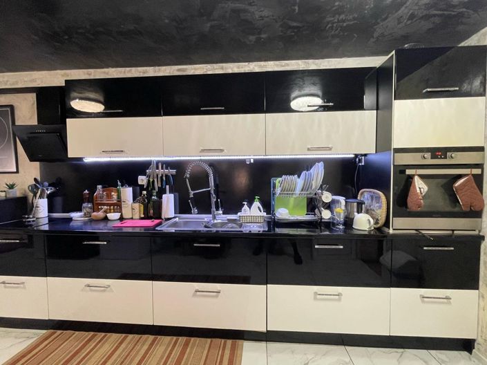 Image No.3-4 Bed Property for sale