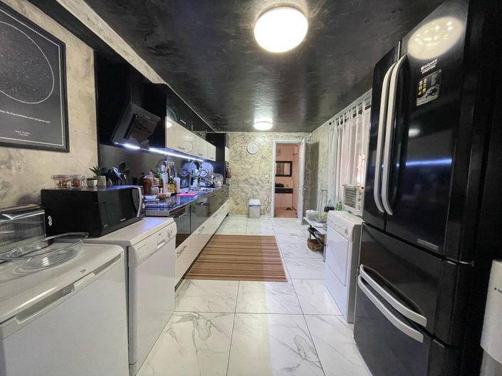 Image No.5-4 Bed Property for sale