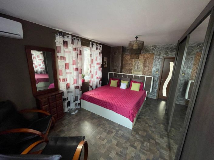 Image No.9-4 Bed Property for sale