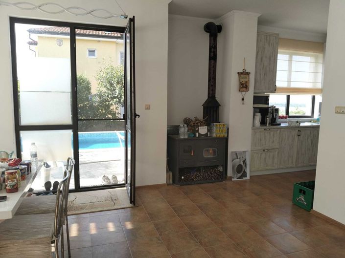 Image No.9-3 Bed Property for sale