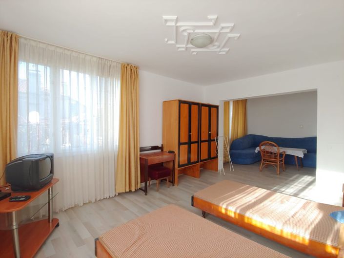 Image No.6-5 Bed Property for sale