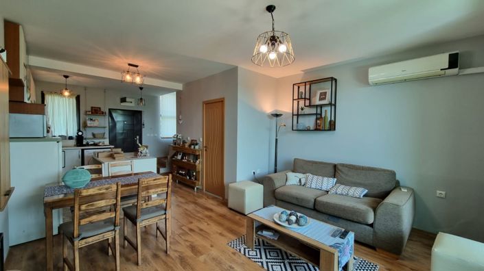 Image No.10-2 Bed Property for sale