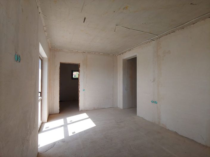 Image No.10-3 Bed Property for sale