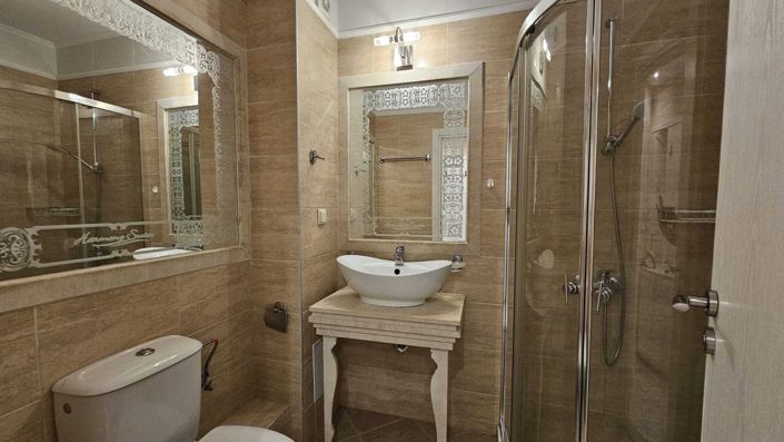 Image No.10-3 Bed Property for sale