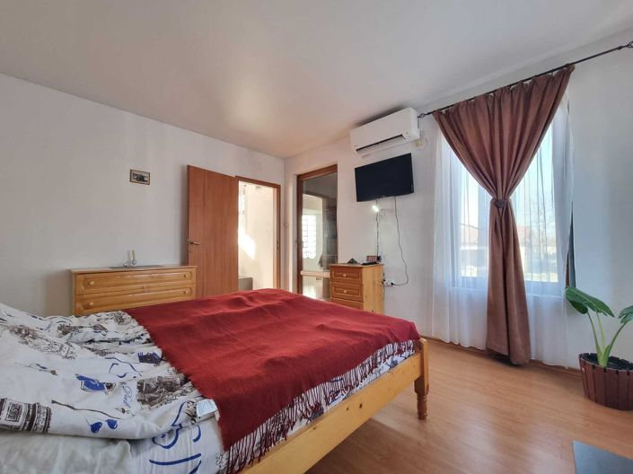 Image No.9-2 Bed Property for sale