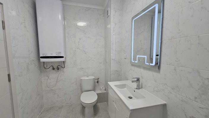 Image No.10-2 Bed Property for sale