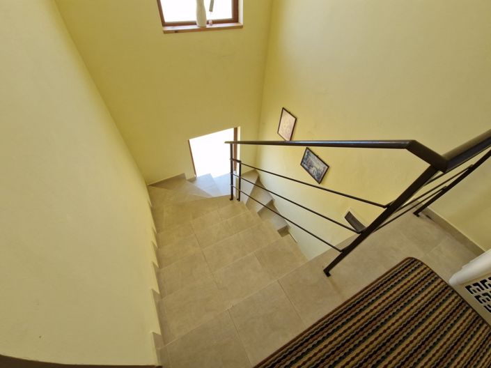 Image No.10-2 Bed Property for sale