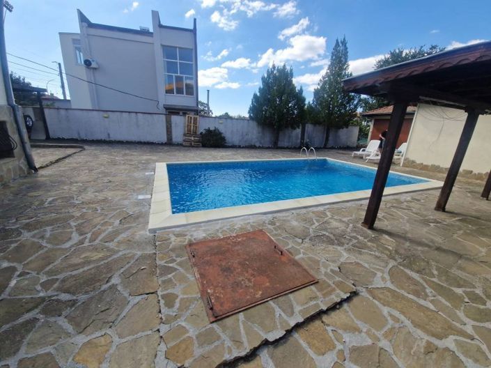 Image No.10-5 Bed Property for sale