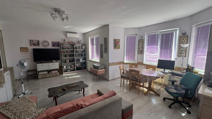 Image No.5-3 Bed Property for sale