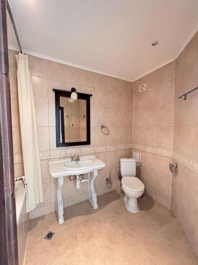 Image No.10-3 Bed Property for sale