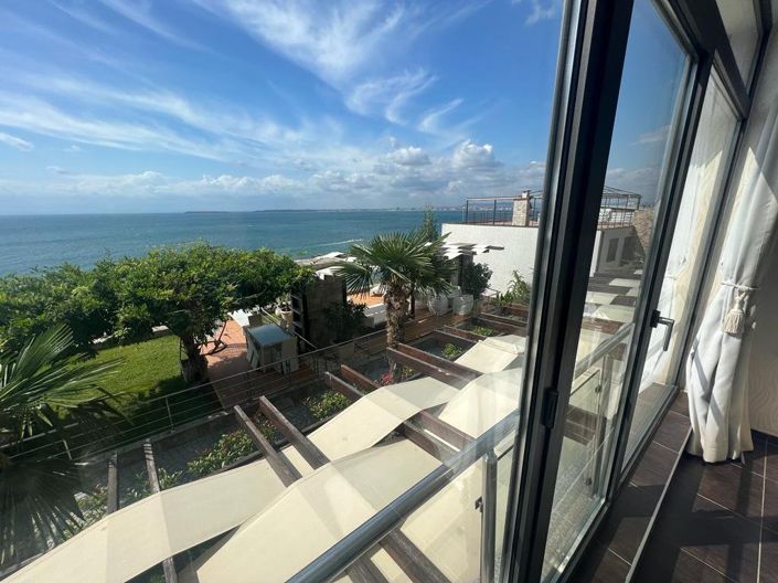 Image No.10-2 Bed Property for sale