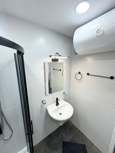 Image No.10-2 Bed Property for sale