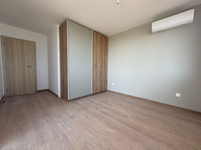 Image No.10-2 Bed Property for sale