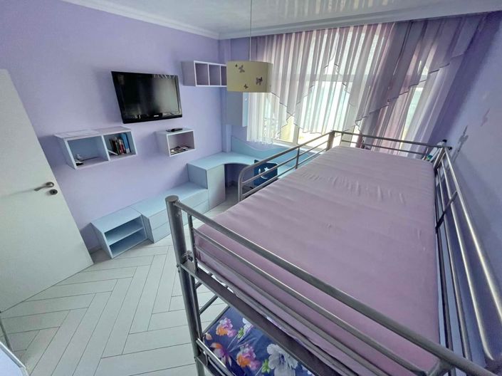 Image No.10-2 Bed Property for sale