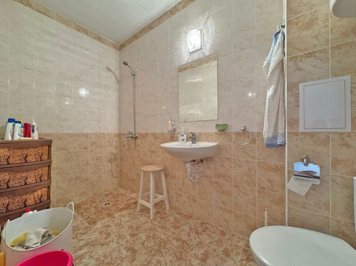 Image No.9-2 Bed Property for sale