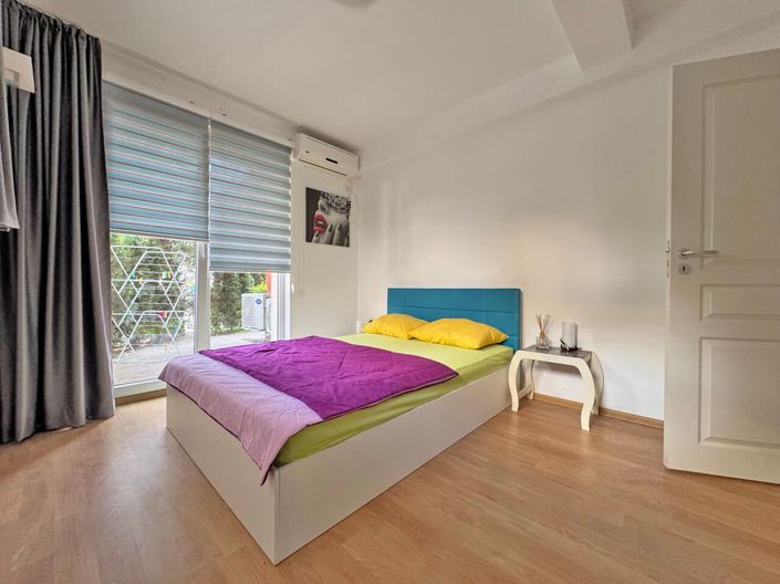 Image No.10-2 Bed Property for sale