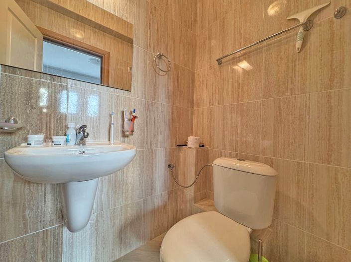 Image No.3-2 Bed Property for sale