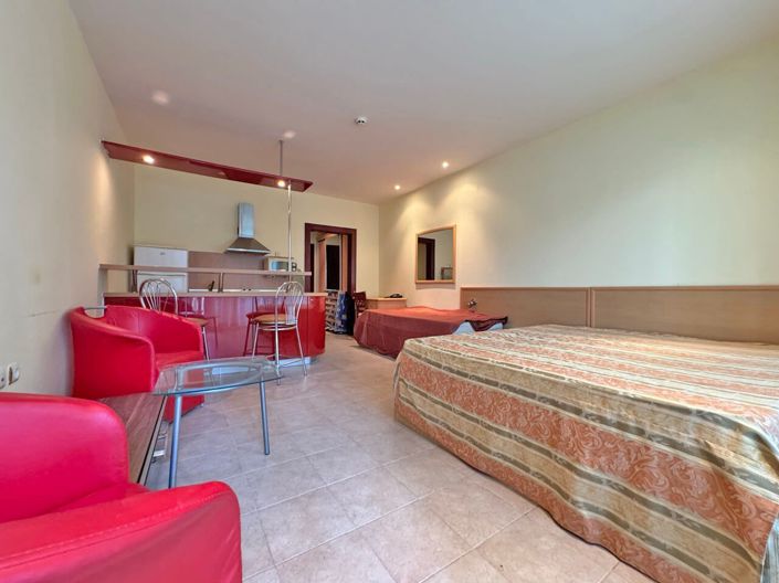 Image No.10-1 Bed Property for sale