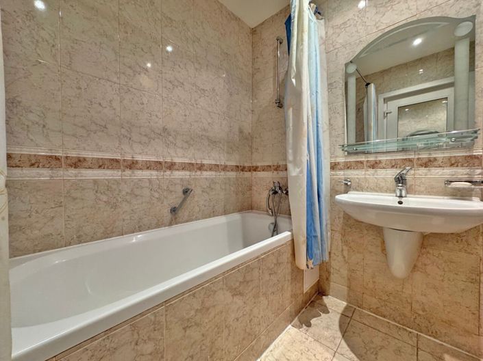 Image No.5-1 Bed Property for sale