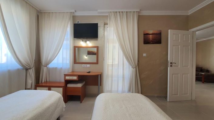 Image No.10-1 Bed Property for sale