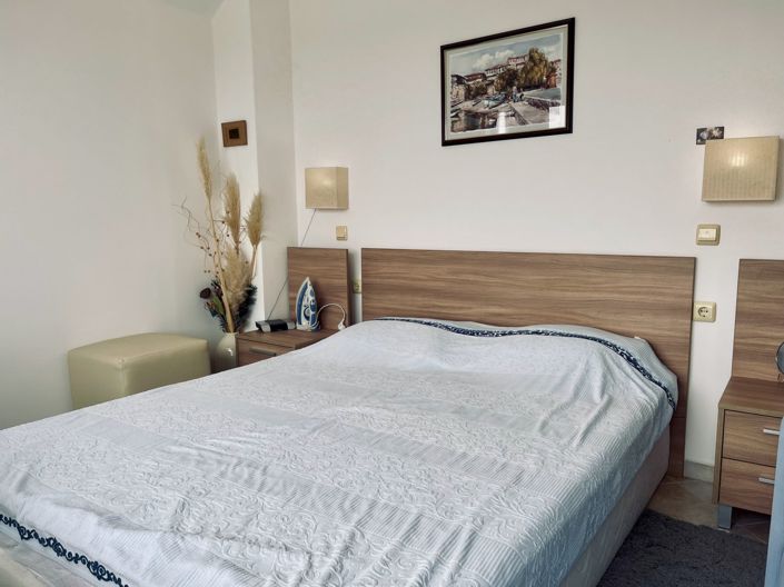 Image No.10-1 Bed Property for sale