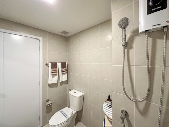 Image No.10-1 Bed Property for sale