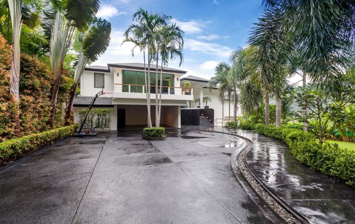 Image No.5-6 Bed Property for sale