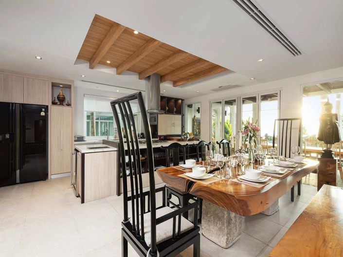 Image No.2-8 Bed Property for sale