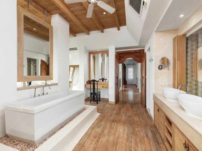 Image No.3-8 Bed Property for sale