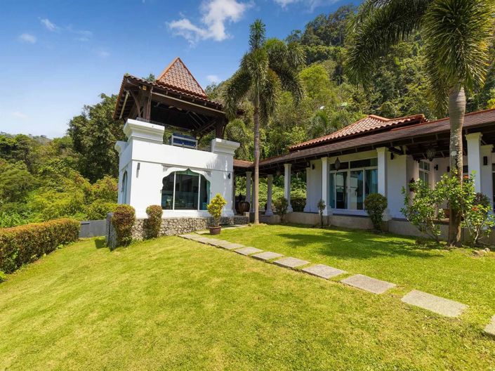 Image No.8-8 Bed Property for sale