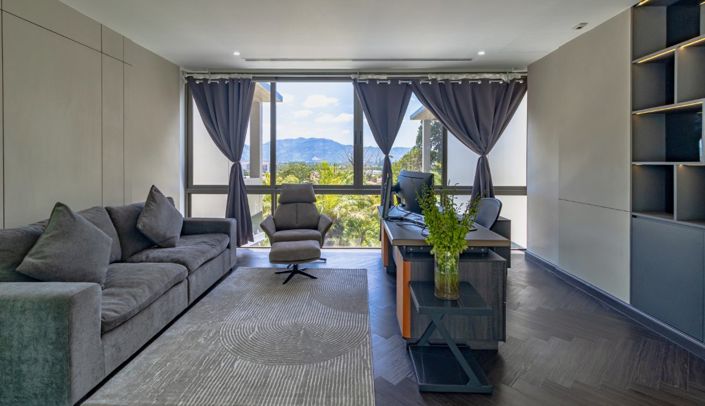 Image No.5-5 Bed Property for sale