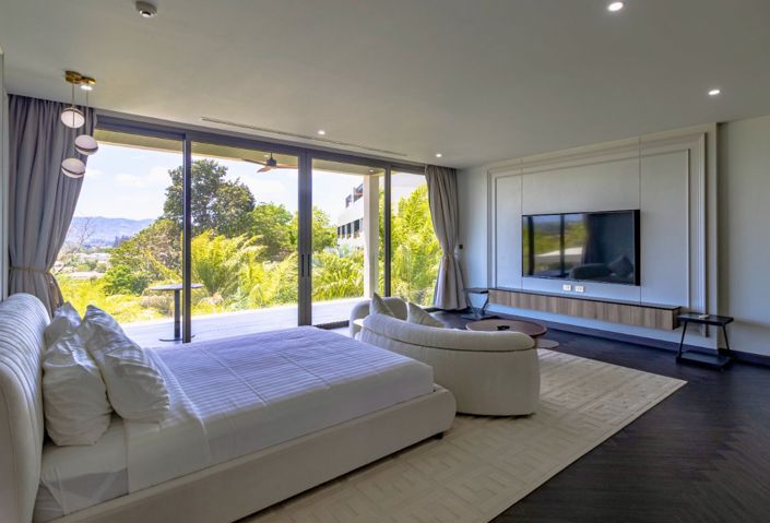 Image No.6-5 Bed Property for sale