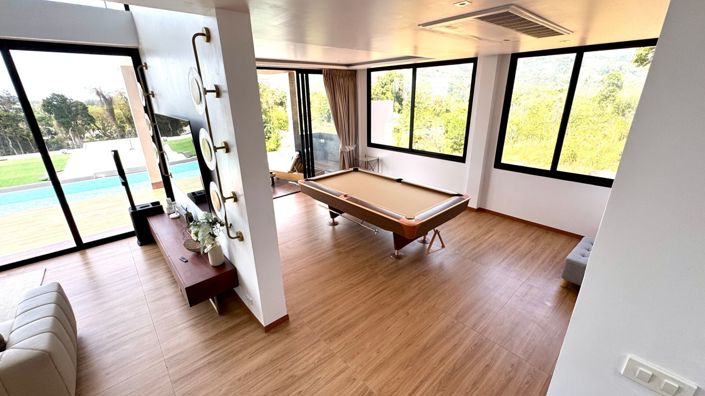 Image No.10-6 Bed Property for sale