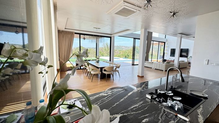 Image No.2-6 Bed Property for sale