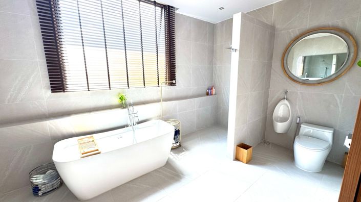 Image No.5-6 Bed Property for sale