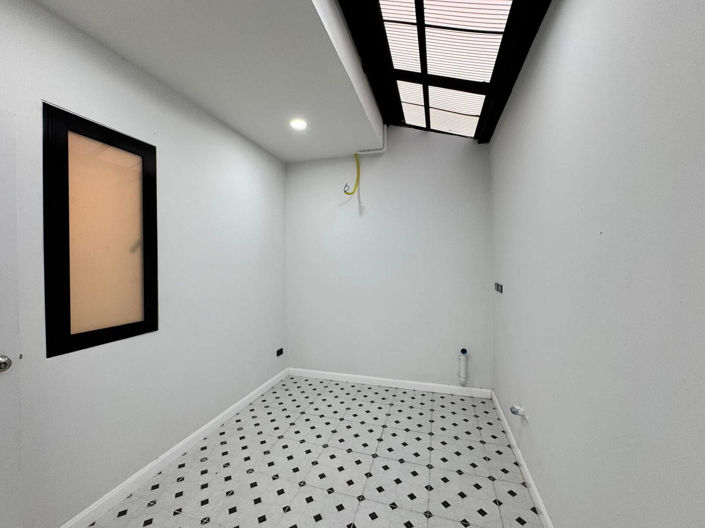 Image No.10-4 Bed Property for sale