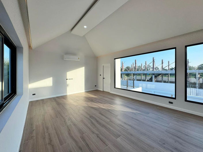 Image No.4-4 Bed Property for sale