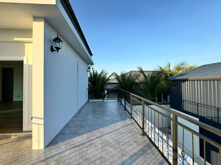 Image No.8-4 Bed Property for sale