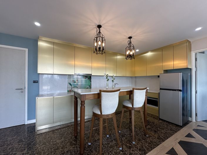 Image No.10-2 Bed Property for sale