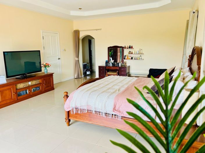 Image No.2-4 Bed Property for sale