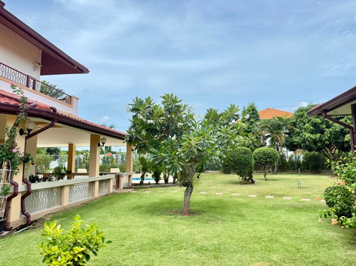 Image No.7-4 Bed Property for sale