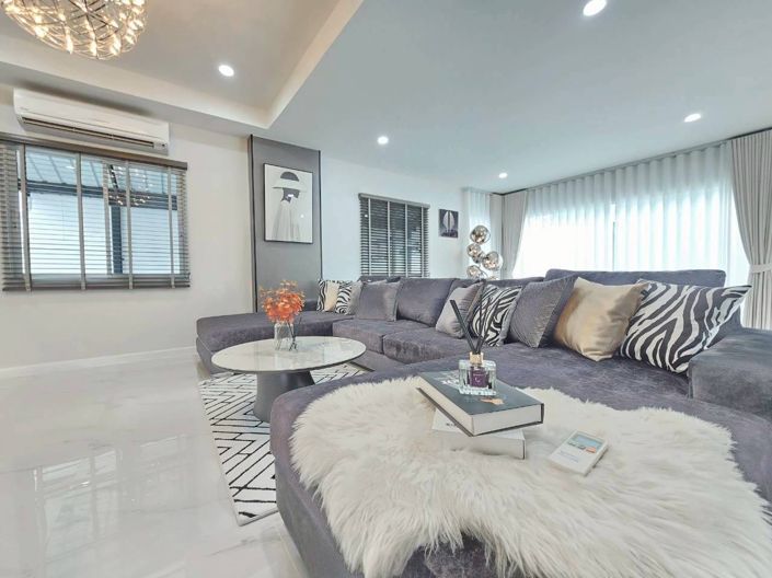 Image No.2-4 Bed Property for sale