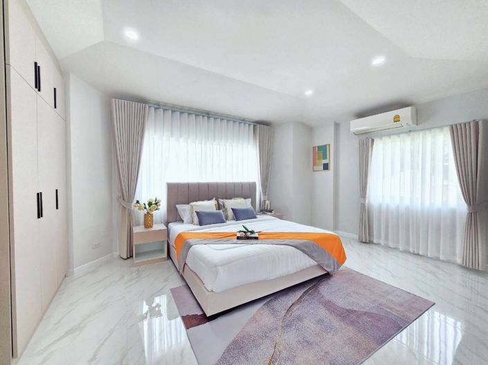 Image No.5-4 Bed Property for sale